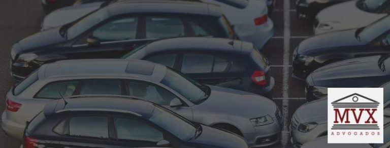 Carro furtado em estacionamento comercial